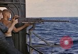 Standbild USS Cod Brände Waffen zu versenken niederländischen U-Boot O-19 Spratly Inseln, 1945, aus Sekunde 17 historischem Filmmaterial Videoclip 65675076088