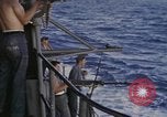 Standbild USS Cod Brände Waffen zu versenken niederländischen U-Boot O-19 Spratly Inseln, 1945, aus Sekunde 21 historischem Filmmaterial Videoclip 65675076088