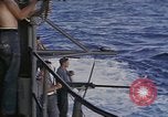 Standbild USS Cod Brände Waffen zu versenken niederländischen U-Boot O-19 Spratly Inseln, 1945, aus Sekunde 25 historischem Filmmaterial Videoclip 65675076088