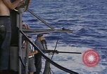 Standbild USS Cod Brände Waffen zu versenken niederländischen U-Boot O-19 Spratly Inseln, 1945, aus Sekunde 26 historischem Filmmaterial Videoclip 65675076088