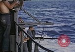 Standbild USS Cod Brände Waffen zu versenken niederländischen U-Boot O-19 Spratly Inseln, 1945, aus Sekunde 27 historischem Filmmaterial Videoclip 65675076088