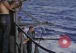 Standbild USS Cod Brände Waffen zu versenken niederländischen U-Boot O-19 Spratly Inseln, 1945, aus Sekunde 28 historischem Filmmaterial Videoclip 65675076088