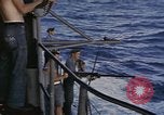 Standbild USS Cod Brände Waffen zu versenken niederländischen U-Boot O-19 Spratly Inseln, 1945, aus Sekunde 31 historischem Filmmaterial Videoclip 65675076088