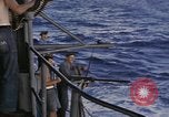Standbild USS Cod Brände Waffen zu versenken niederländischen U-Boot O-19 Spratly Inseln, 1945, aus Sekunde 34 historischem Filmmaterial Videoclip 65675076088