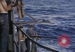 Standbild USS Cod Brände Waffen zu versenken niederländischen U-Boot O-19 Spratly Inseln, 1945, aus Sekunde 35 historischem Filmmaterial Videoclip 65675076088