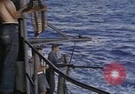 Standbild USS Cod Brände Waffen zu versenken niederländischen U-Boot O-19 Spratly Inseln, 1945, aus Sekunde 36 historischem Filmmaterial Videoclip 65675076088