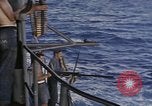Standbild USS Cod Brände Waffen zu versenken niederländischen U-Boot O-19 Spratly Inseln, 1945, aus Sekunde 37 historischem Filmmaterial Videoclip 65675076088