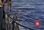 Standbild USS Cod Brände Waffen zu versenken niederländischen U-Boot O-19 Spratly Inseln, 1945, aus Sekunde 38 historischem Filmmaterial Videoclip 65675076088