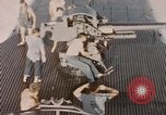 Standbild USS Cod Brände Waffen zu versenken niederländischen U-Boot O-19 Spratly Inseln, 1945, aus Sekunde 42 historischem Filmmaterial Videoclip 65675076088