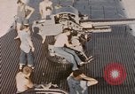Standbild USS Cod Brände Waffen zu versenken niederländischen U-Boot O-19 Spratly Inseln, 1945, aus Sekunde 43 historischem Filmmaterial Videoclip 65675076088