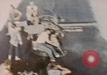 Standbild USS Cod Brände Waffen zu versenken niederländischen U-Boot O-19 Spratly Inseln, 1945, aus Sekunde 44 historischem Filmmaterial Videoclip 65675076088
