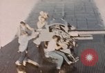 Standbild USS Cod Brände Waffen zu versenken niederländischen U-Boot O-19 Spratly Inseln, 1945, aus Sekunde 48 historischem Filmmaterial Videoclip 65675076088