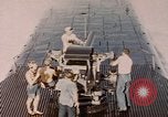 Standbild USS Cod Brände Waffen zu versenken niederländischen U-Boot O-19 Spratly Inseln, 1945, aus Sekunde 59 historischem Filmmaterial Videoclip 65675076088