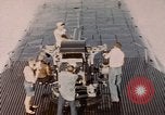 Standbild USS Cod Brände Waffen zu versenken niederländischen U-Boot O-19 Spratly Inseln, 1945, aus Sekunde 61 historischem Filmmaterial Videoclip 65675076088