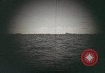 Standbild Periskop Ansicht von US Submarine Pazifik, 1944, aus Sekunde 17 historischem Filmmaterial Videoclip 65675076126