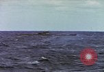 Standbild japanischen U-Boot zerstört nach Ende der Zweiten Weltkrieg Pazifik, 1946, aus Sekunde 13 historischem Filmmaterial Videoclip 65675076132