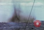 Standbild japanischen U-Boot zerstört nach Ende der Zweiten Weltkrieg Pazifik, 1946, aus Sekunde 26 historischem Filmmaterial Videoclip 65675076132