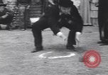 Standbild frog Jumping Wettbewerb Angels Camp California USA, 1939, aus Sekunde 13 historischem Filmmaterial Videoclip 65675076143