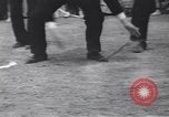 Standbild frog Jumping Wettbewerb Angels Camp California USA, 1939, aus Sekunde 15 historischem Filmmaterial Videoclip 65675076143