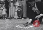 Standbild frog Jumping Wettbewerb Angels Camp California USA, 1939, aus Sekunde 18 historischem Filmmaterial Videoclip 65675076143