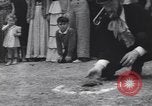 Standbild frog Jumping Wettbewerb Angels Camp California USA, 1939, aus Sekunde 19 historischem Filmmaterial Videoclip 65675076143