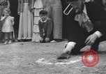 Standbild frog Jumping Wettbewerb Angels Camp California USA, 1939, aus Sekunde 20 historischem Filmmaterial Videoclip 65675076143