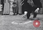 Standbild frog Jumping Wettbewerb Angels Camp California USA, 1939, aus Sekunde 21 historischem Filmmaterial Videoclip 65675076143