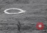Standbild frog Jumping Wettbewerb Angels Camp California USA, 1939, aus Sekunde 28 historischem Filmmaterial Videoclip 65675076143