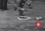 Standbild frog Jumping Wettbewerb Angels Camp California USA, 1939, aus Sekunde 33 historischem Filmmaterial Videoclip 65675076143