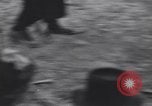 Standbild frog Jumping Wettbewerb Angels Camp California USA, 1939, aus Sekunde 36 historischem Filmmaterial Videoclip 65675076143