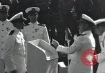 Image médailles décernées Pearl Harbor Hawaii USA, 1943, de la seconde 5 séquences d'archives historiques vidéo 65675076194