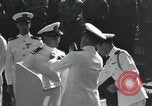 Image médailles décernées Pearl Harbor Hawaii USA, 1943, de la seconde 12 séquences d'archives historiques vidéo 65675076194