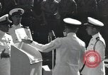 Image médailles décernées Pearl Harbor Hawaii USA, 1943, de la seconde 17 séquences d'archives historiques vidéo 65675076194