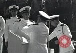Image médailles décernées Pearl Harbor Hawaii USA, 1943, de la seconde 22 séquences d'archives historiques vidéo 65675076194