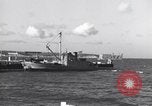 Immagine di Siluro al dock Montauk New York USA, 1944, secondo 45 filmato di repertorio 65675076211