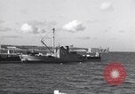 Immagine di Siluro al dock Montauk New York USA, 1944, secondo 50 filmato di repertorio 65675076211