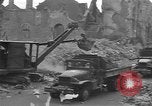 Image des ingénieurs américains Valognes France, 1944, de la seconde 11 séquences d'archives historiques vidéo 65675076257