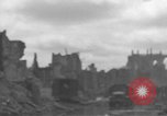 Image des ingénieurs américains Valognes France, 1944, de la seconde 48 séquences d'archives historiques vidéo 65675076259