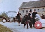 Immagine di Civili tedesco Germania, 1945, secondo 24 filmato di repertorio 65675076292