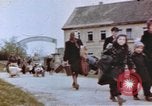 Immagine di Civili tedesco Germania, 1945, secondo 25 filmato di repertorio 65675076292