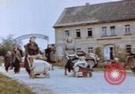 Immagine di Civili tedesco Germania, 1945, secondo 30 filmato di repertorio 65675076292
