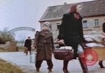 Immagine di Civili tedesco Germania, 1945, secondo 36 filmato di repertorio 65675076292