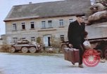 Immagine di Civili tedesco Germania, 1945, secondo 43 filmato di repertorio 65675076292