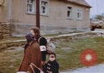 Immagine di Civili tedesco Germania, 1945, secondo 54 filmato di repertorio 65675076292