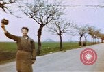 Standbild US Panzer Feuern in Gebäude Deutschland, 1945, aus Sekunde 1 historischem Filmmaterial Videoclip 65675076294