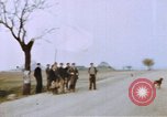 Standbild US Panzer Feuern in Gebäude Deutschland, 1945, aus Sekunde 8 historischem Filmmaterial Videoclip 65675076294