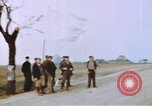 Standbild US Panzer Feuern in Gebäude Deutschland, 1945, aus Sekunde 9 historischem Filmmaterial Videoclip 65675076294