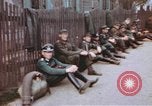 Standbild US Panzer Feuern in Gebäude Deutschland, 1945, aus Sekunde 11 historischem Filmmaterial Videoclip 65675076294