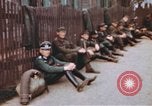 Standbild US Panzer Feuern in Gebäude Deutschland, 1945, aus Sekunde 13 historischem Filmmaterial Videoclip 65675076294