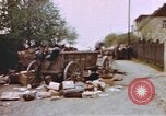 Standbild US Panzer Feuern in Gebäude Deutschland, 1945, aus Sekunde 16 historischem Filmmaterial Videoclip 65675076294